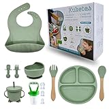 Kuketes – Vajilla Bebe Silicona, 9 Piezas, Libre de BPA, Incluye Plato Con Ventosa, Vaso Antiahogo, Cubiertos Madera + Cubiertos Aprendizaje Bebe y Babero Silicona. Color Verde.REGALO CHUPETE FRUTA