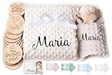 Olesea Manta de bebe personalizado con su nombre bordado Set de Manta+DouDou+Placas CUMPLEMES grabadas en Madera Regalos, básicos recién Nacido bebé (Manta+Dou Dou+Placas)